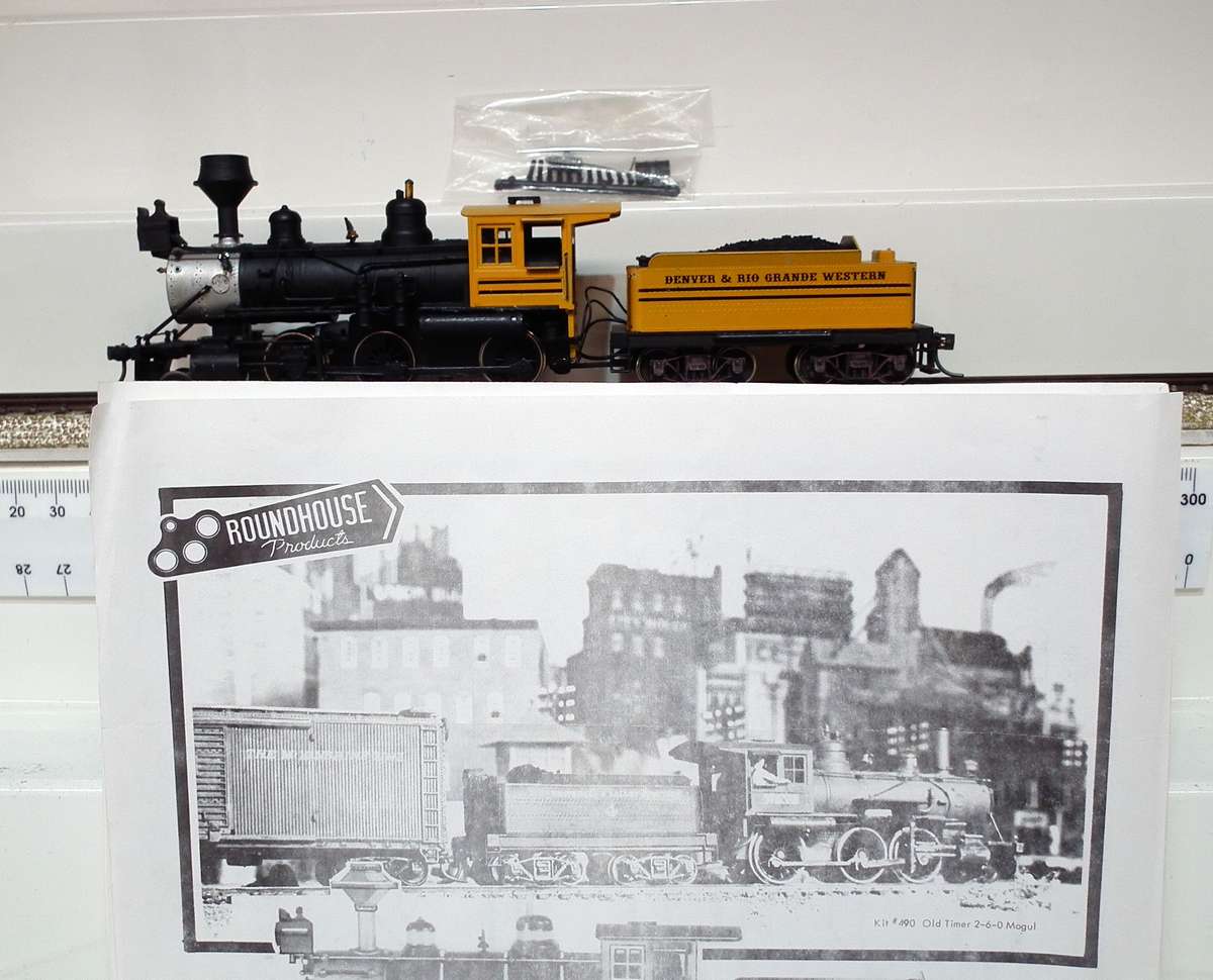 ROUNDHOUSE HO: Vintage 24L-4 Old Timer 2-6-0  Mogul Steam Locomotive in Good Running Condition.(USA)