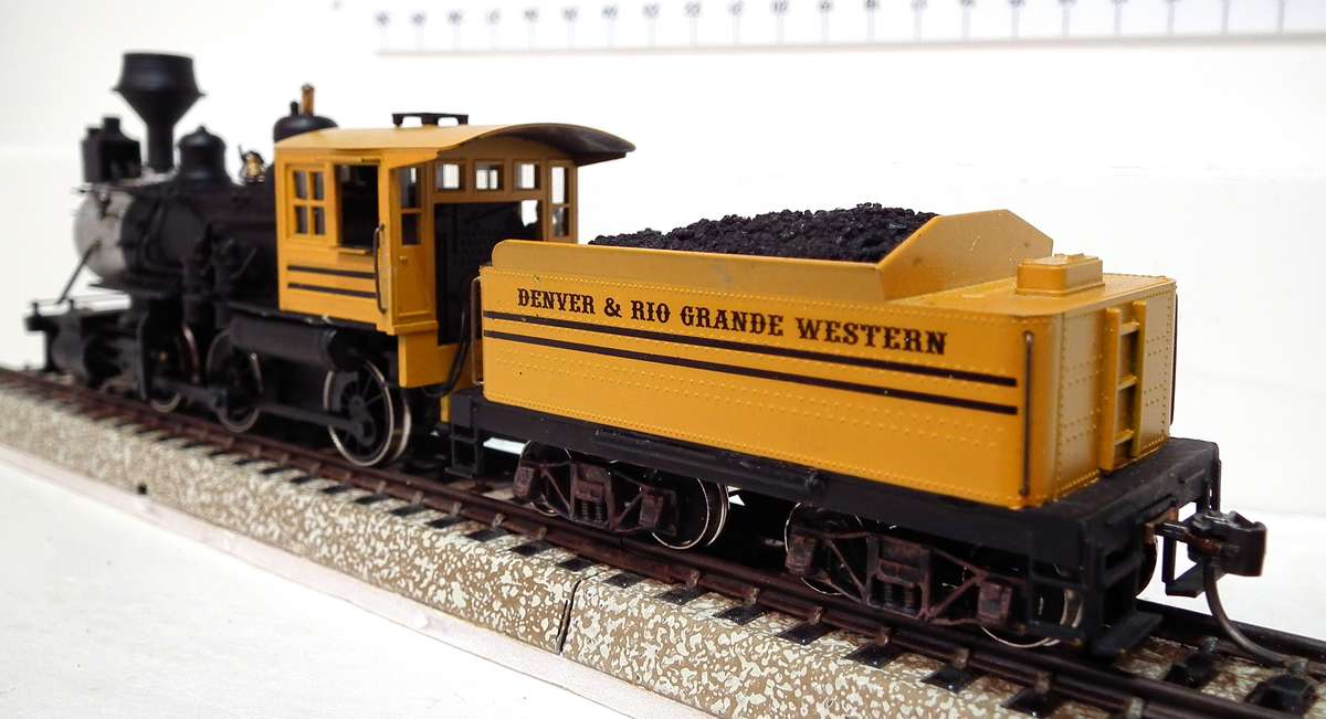 ROUNDHOUSE HO: Vintage 24L-4 Old Timer 2-6-0  Mogul Steam Locomotive in Good Running Condition.(USA)