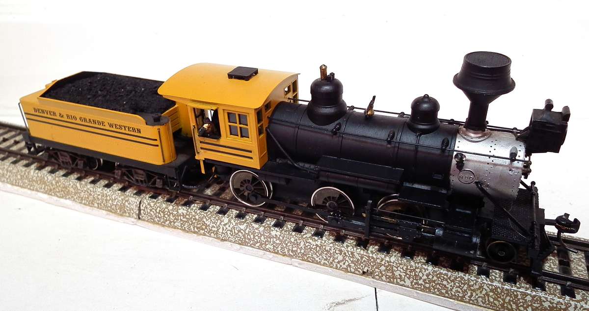 ROUNDHOUSE HO: Vintage 24L-4 Old Timer 2-6-0  Mogul Steam Locomotive in Good Running Condition.(USA)