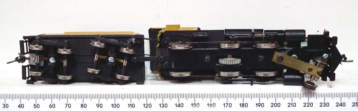 ROUNDHOUSE HO: Vintage 24L-4 Old Timer 2-6-0  Mogul Steam Locomotive in Good Running Condition.(USA)