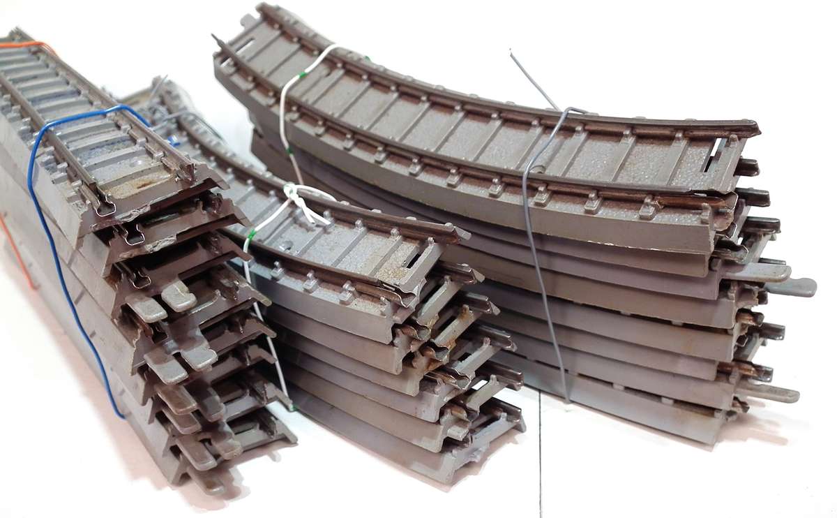 TRI-ANG OO:  22pc Mixed Metal Track with Plastic Underlay in Fair, Used Condition.(SA)