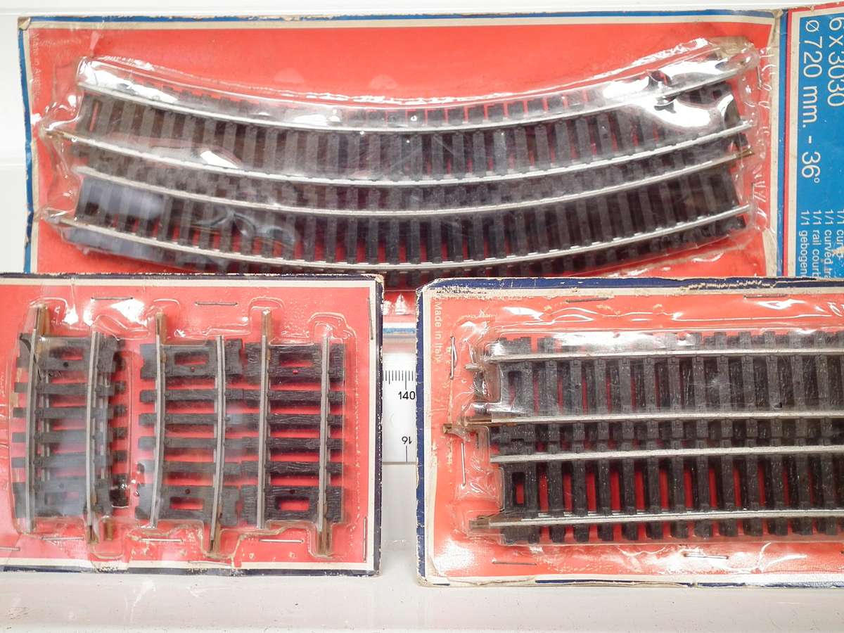 LIMA HO:  16pc Mixed Metal Track in New Un- Used, Packaged Condition.(Italy)