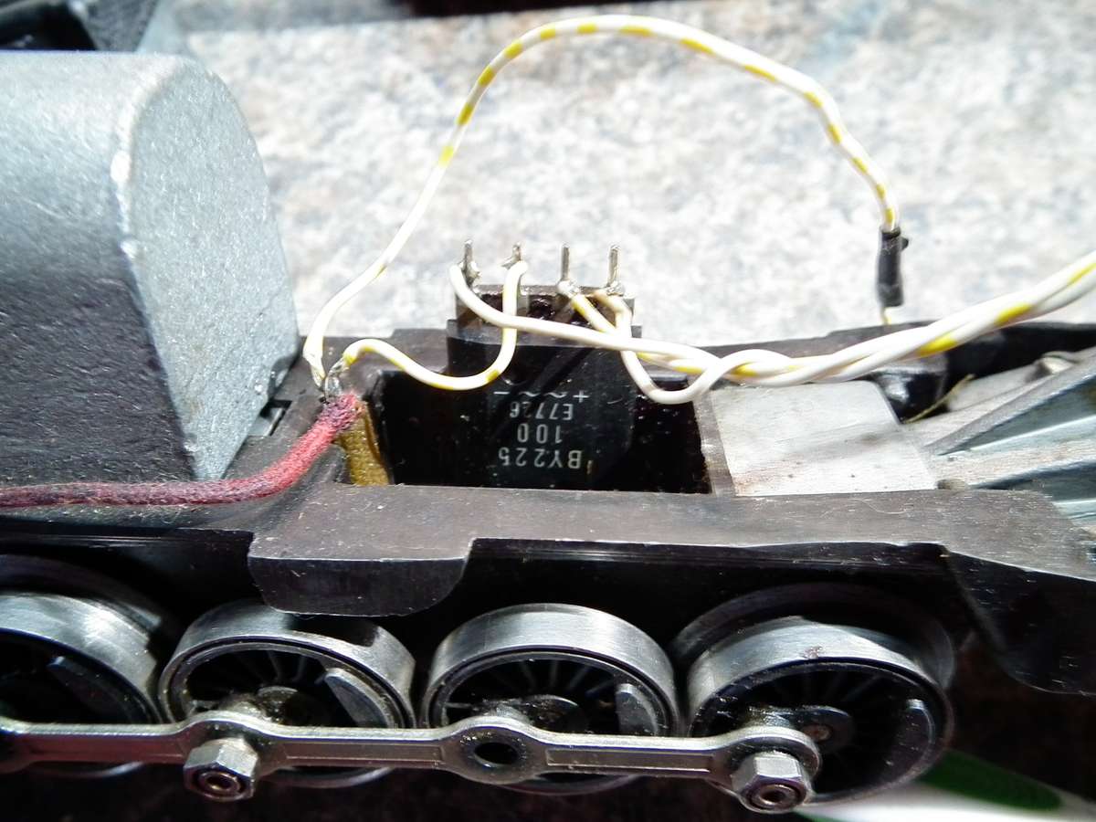 LIONEL O:  Vintage 6-8-6 Steam Loco + Tender in SCRAP Condition for Parts or Repair(USA)