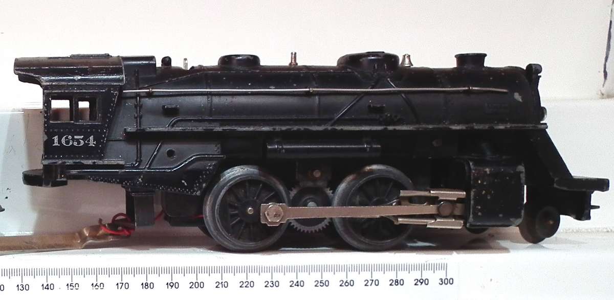 LIONEL O:  Vintage 2-4-2 Steam Loco in SCRAP Condition for Parts or Repair(USA)