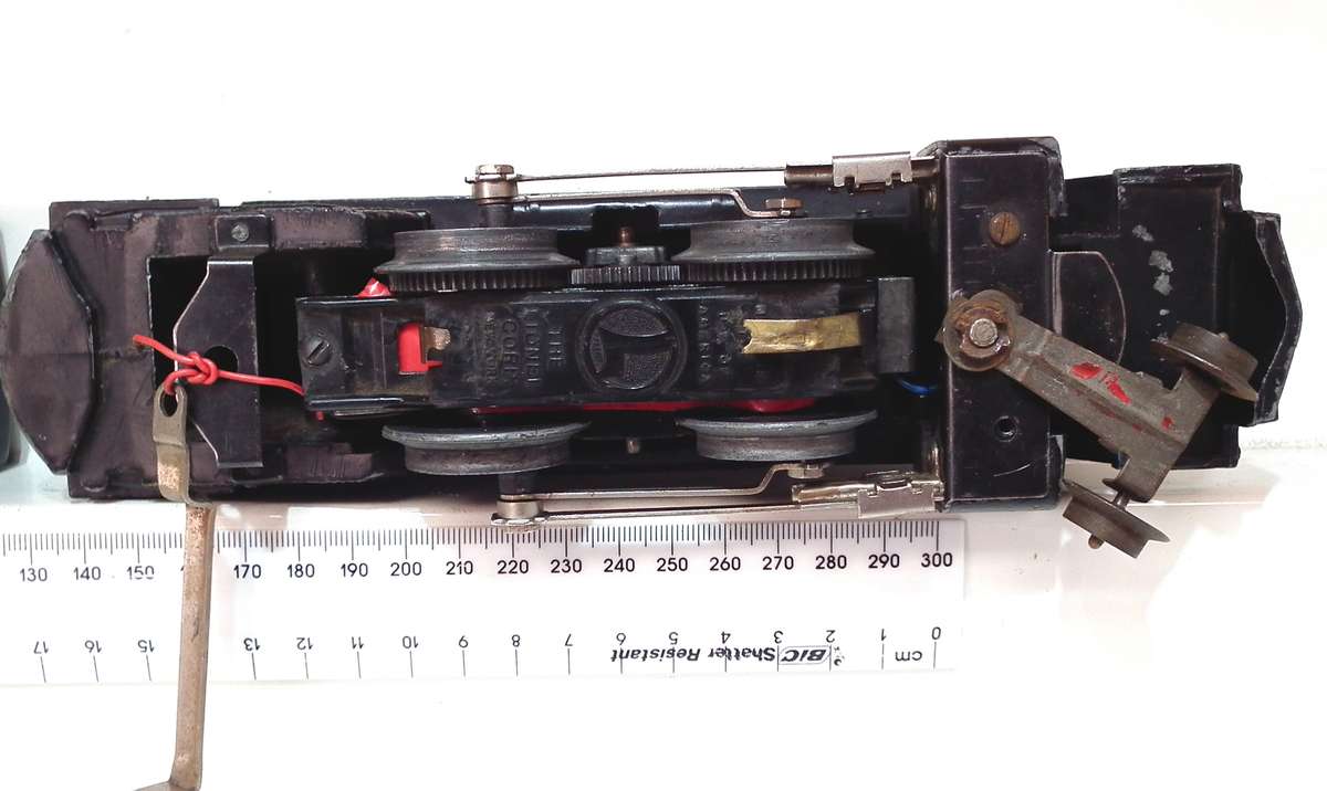 LIONEL O:  Vintage 2-4-2 Steam Loco in SCRAP Condition for Parts or Repair(USA)