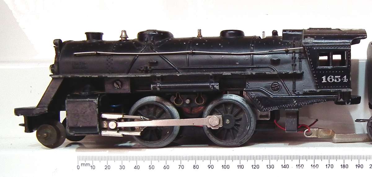 LIONEL O:  Vintage 2-4-2 Steam Loco in SCRAP Condition for Parts or Repair(USA)