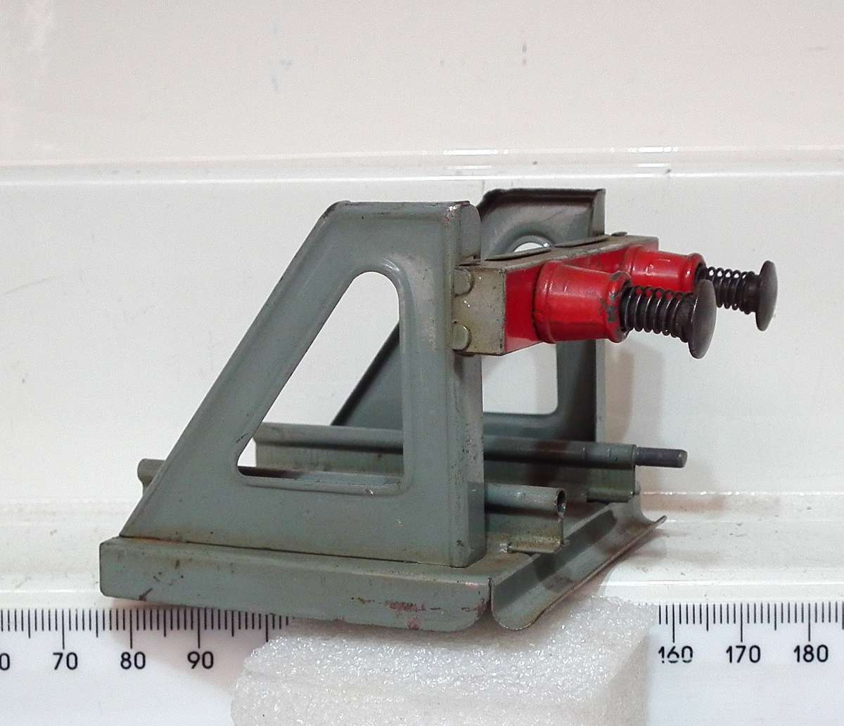 HORNBY O: Vintage English Tin Metal Buffer Stop in Fair Un-Boxed condition(England)