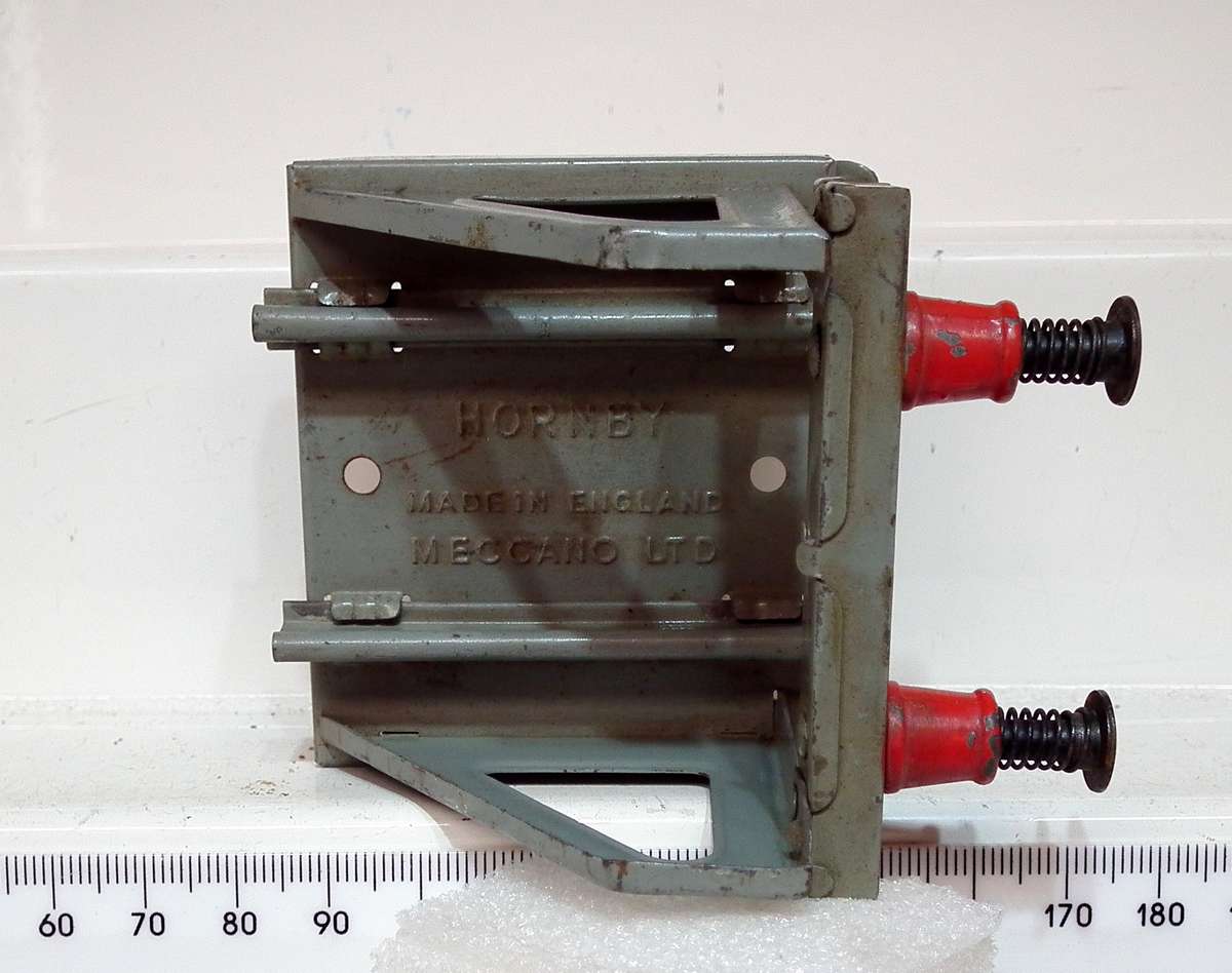 HORNBY O: Vintage English Tin Metal Buffer Stop in Fair Un-Boxed condition(England)