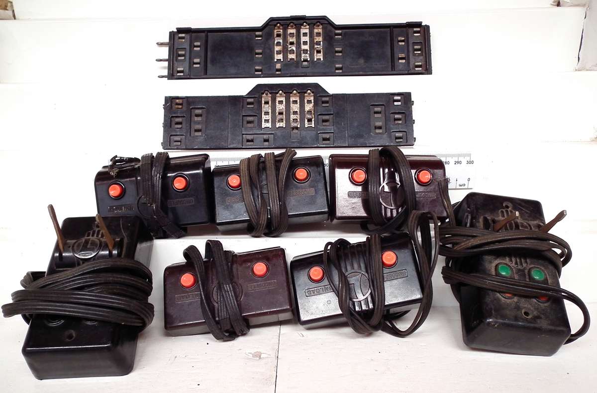 LIONEL O:  Vintage Track Accessories in fair Used and Untested Condition(USA)