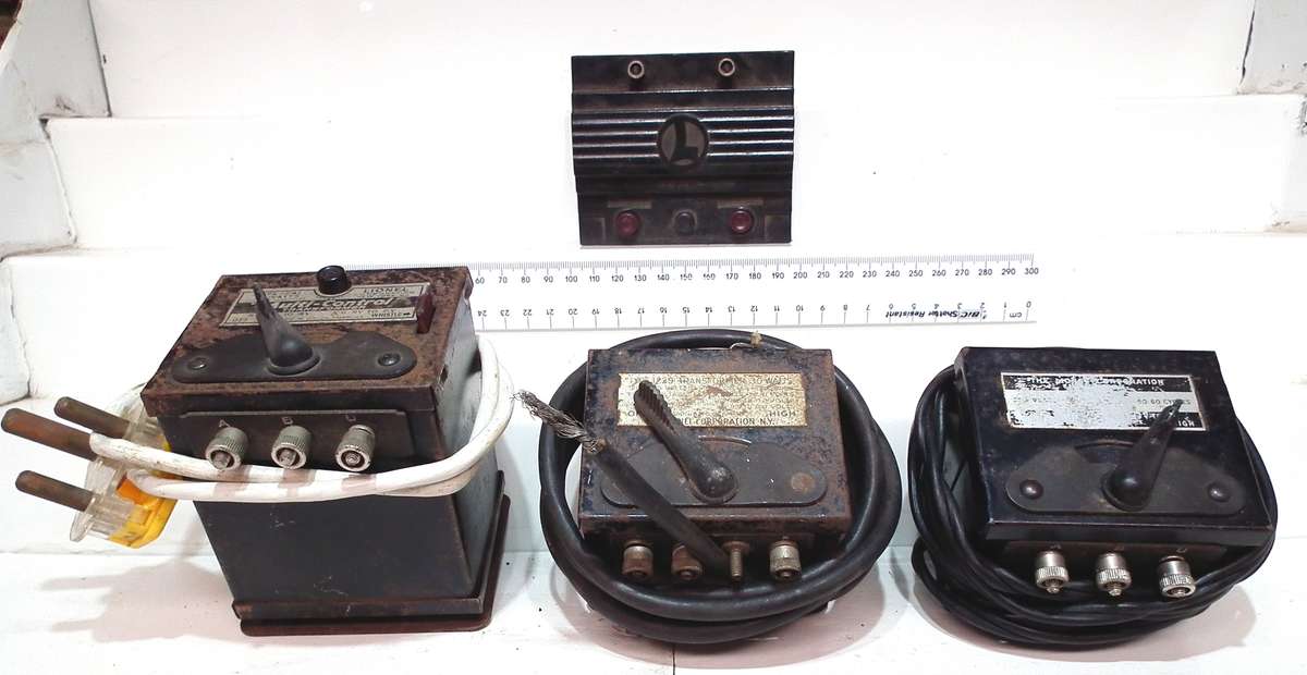 LIONEL O:  Vintage Track Accessories and Power Supplies in fair Used and Untested Condition(USA)