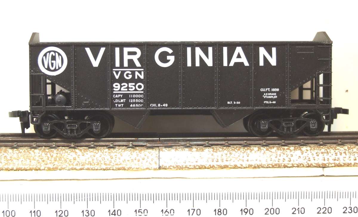 ATHEARN HO: VERGINIA 37' R/S Hopper(5446) in New Old Stock Boxed condition.(USA)
