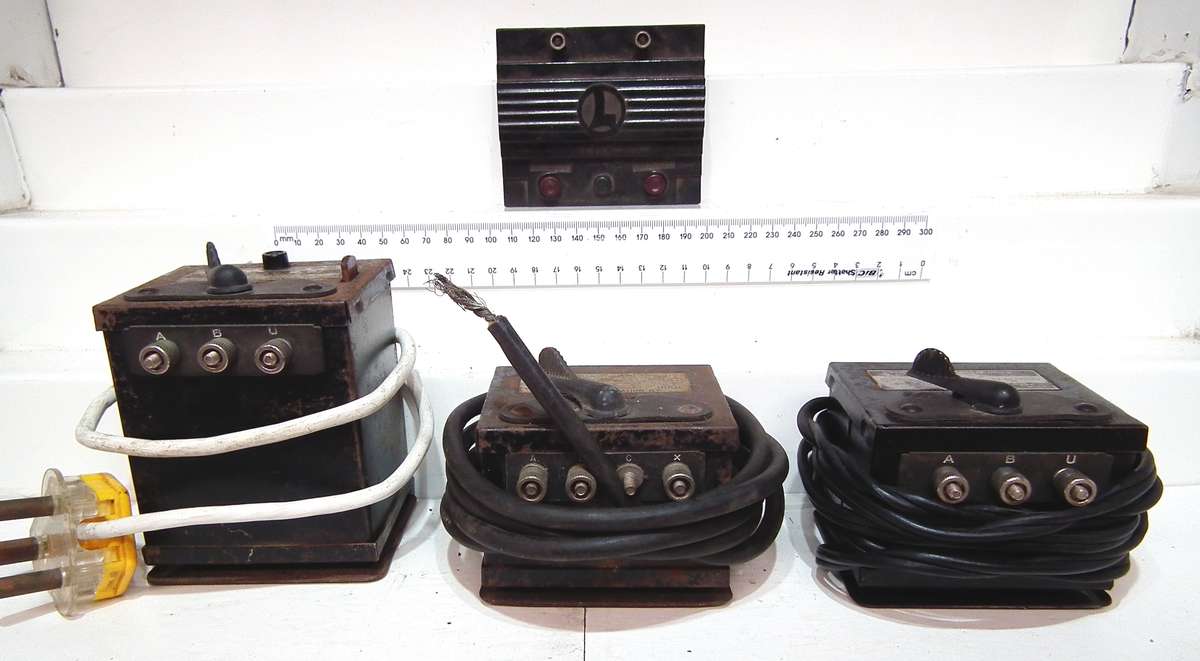 LIONEL O:  Vintage Track Accessories and Power Supplies in fair Used and Untested Condition(USA)