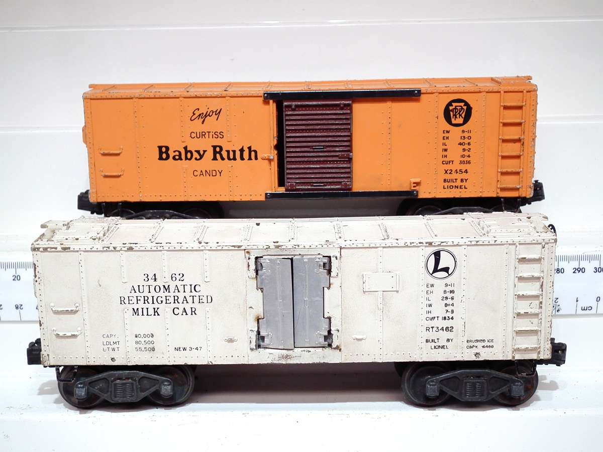 LIONEL O: Pots-War Auto Milk Car+PRR Freight Car in Fair Used condition(USA)