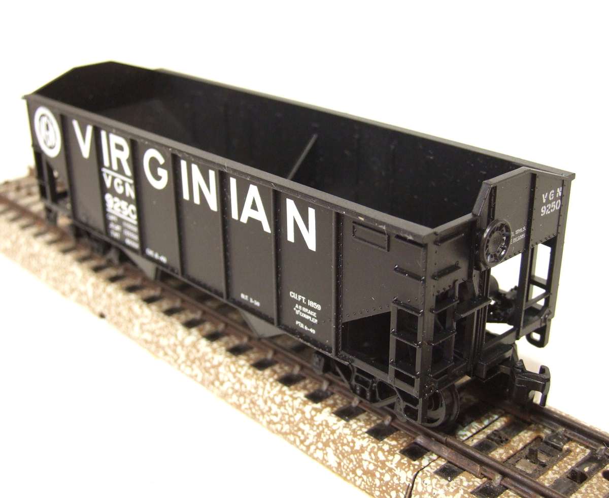 ATHEARN HO: VERGINIA 37' R/S Hopper(5446) in New Old Stock Boxed condition.(USA)