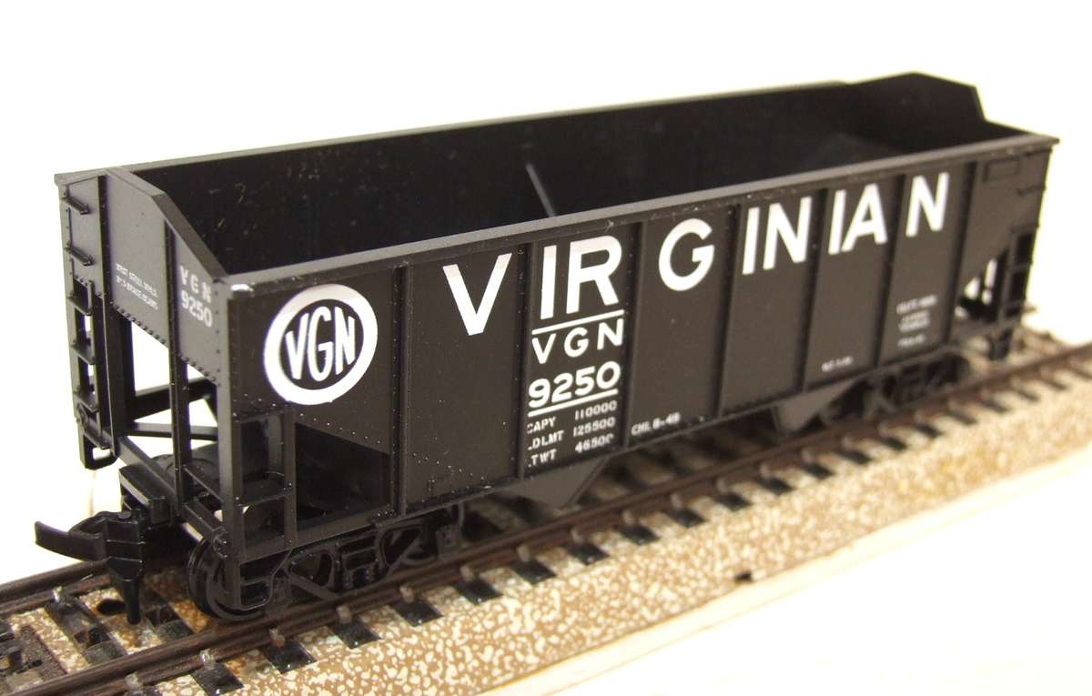 ATHEARN HO: VERGINIA 37' R/S Hopper(5446) in New Old Stock Boxed condition.(USA)