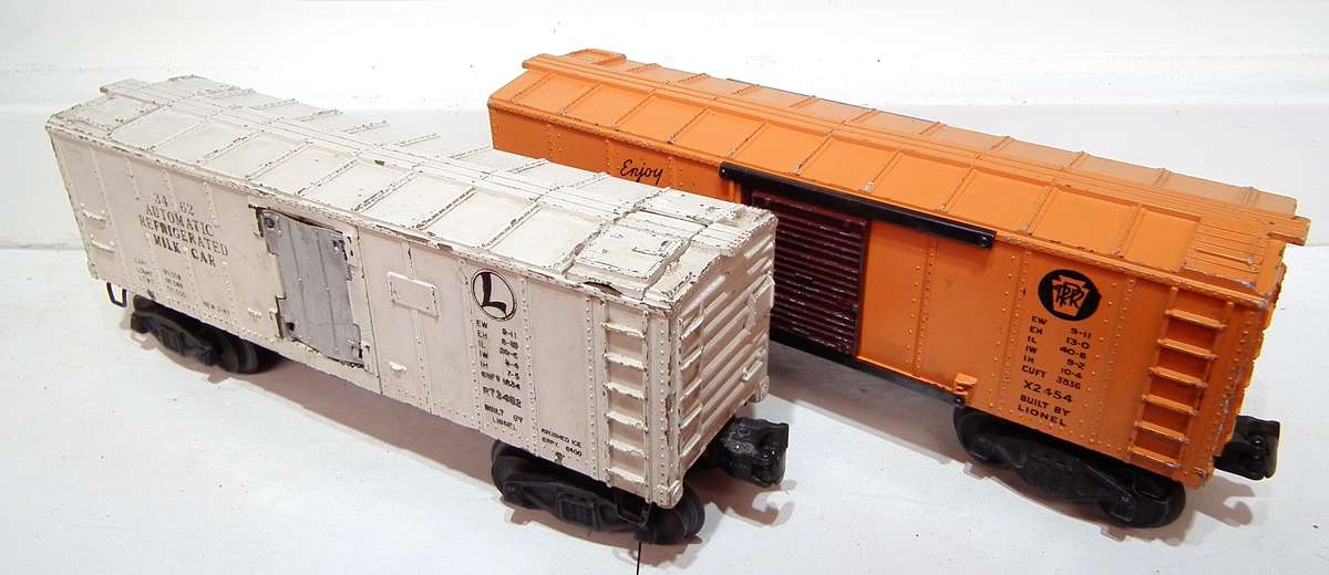 LIONEL O: Pots-War Auto Milk Car+PRR Freight Car in Fair Used condition(USA)