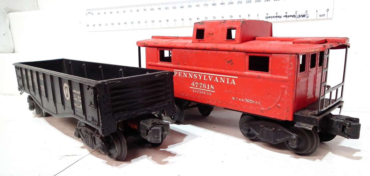 LIONEL O: Pots-War Pennsylvania Gondola+Caboose in Fair Used condition(USA)