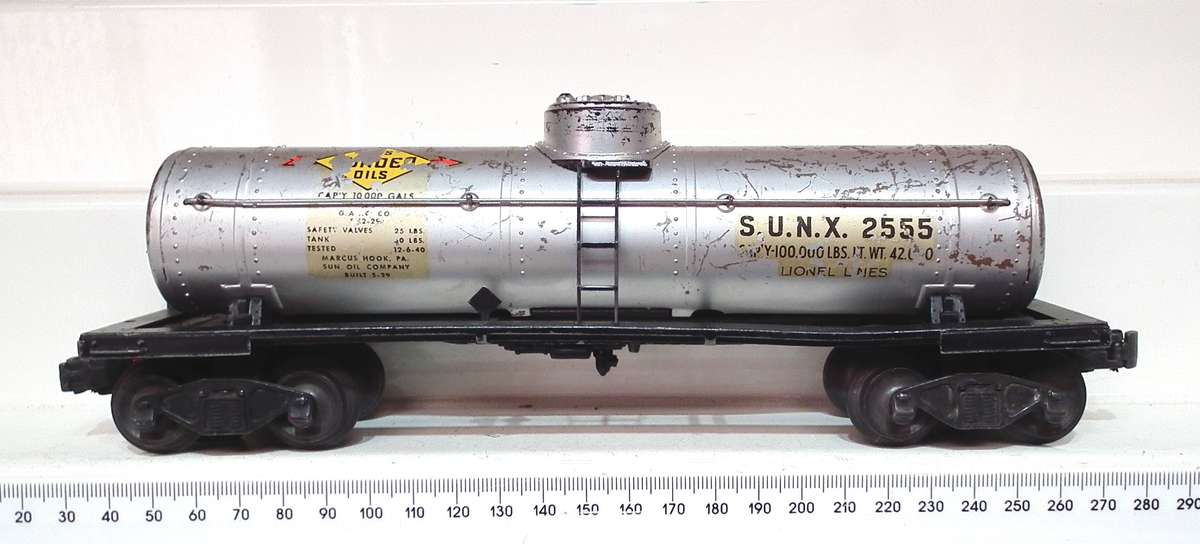 LIONEL O:  Vintage "SUNOKO" Single Dome Tanker in Fair Used, Un-Boxed condition(USA)