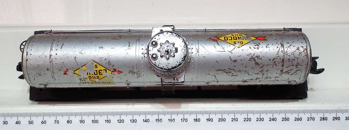 LIONEL O:  Vintage "SUNOKO" Single Dome Tanker in Fair Used, Un-Boxed condition(USA)