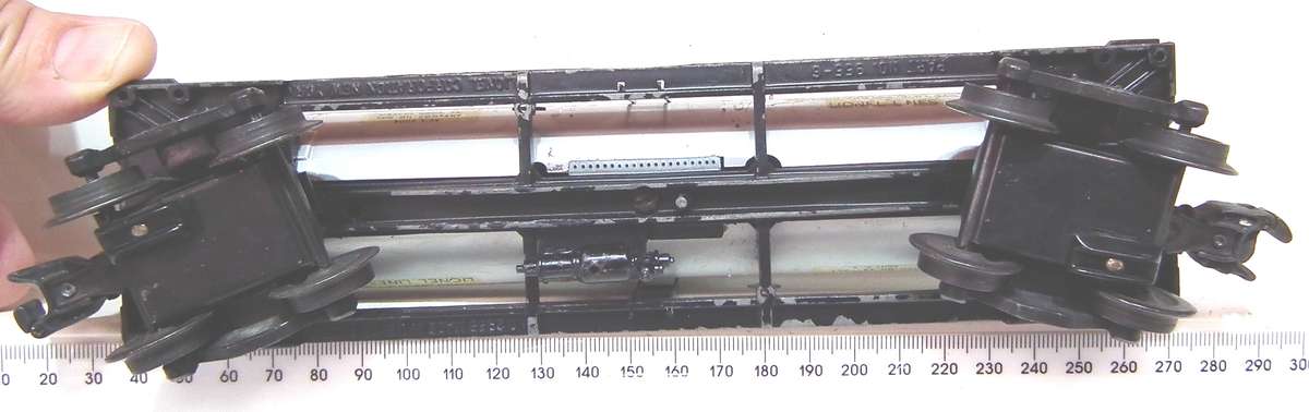 LIONEL O:  Vintage "SUNOKO" Single Dome Tanker in Fair Used, Un-Boxed condition(USA)