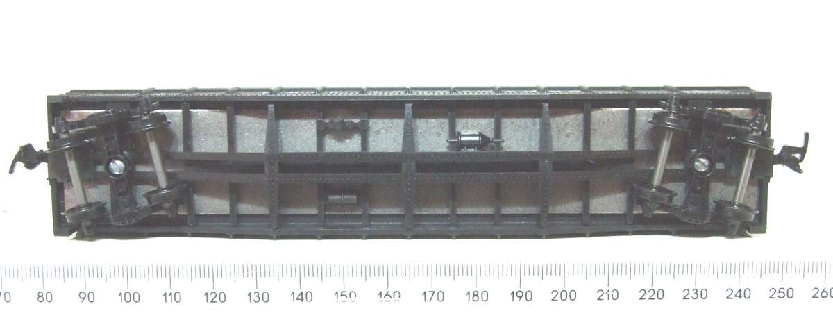 ATHEARN HO: EL 40' Gondola with Scrap Cars as Load in New Old Stock Boxed condition.(USA)