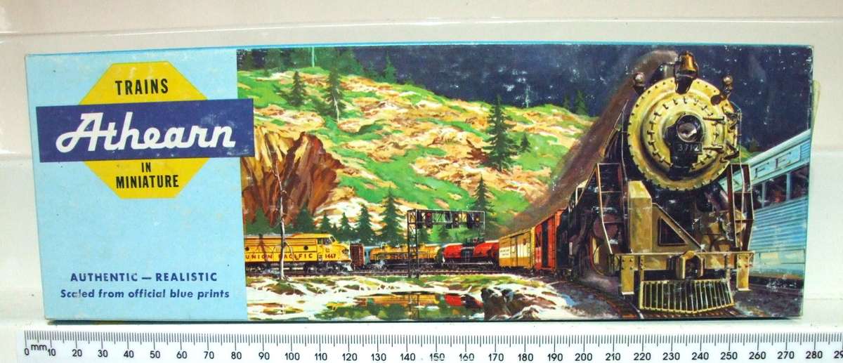 ATHEARN HO: BURLINGTON  3441ATH U30B GE 153 Diesel Loco in New Old Stock Boxed condition.(USA)