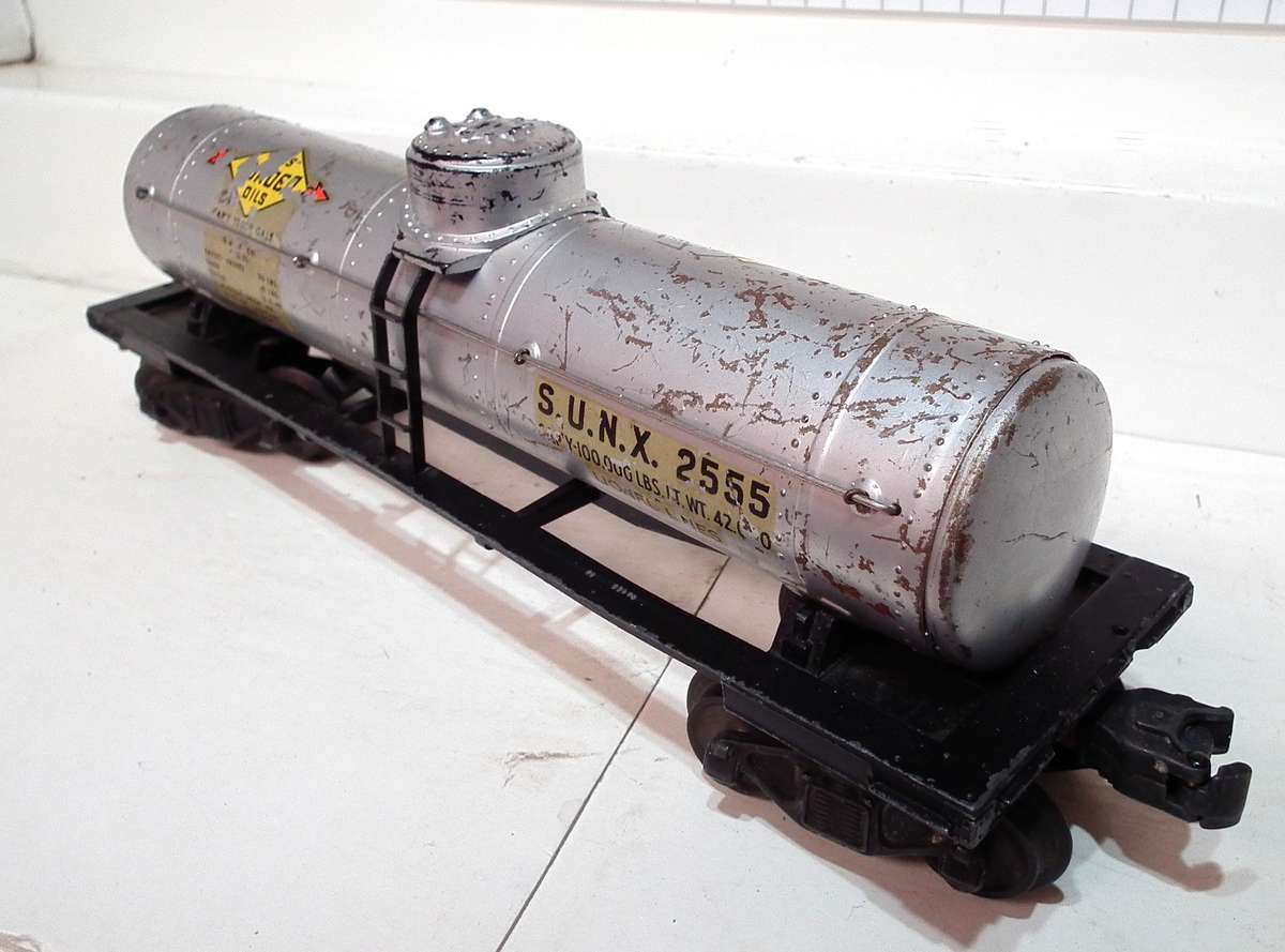 LIONEL O:  Vintage "SUNOKO" Single Dome Tanker in Fair Used, Un-Boxed condition(USA)