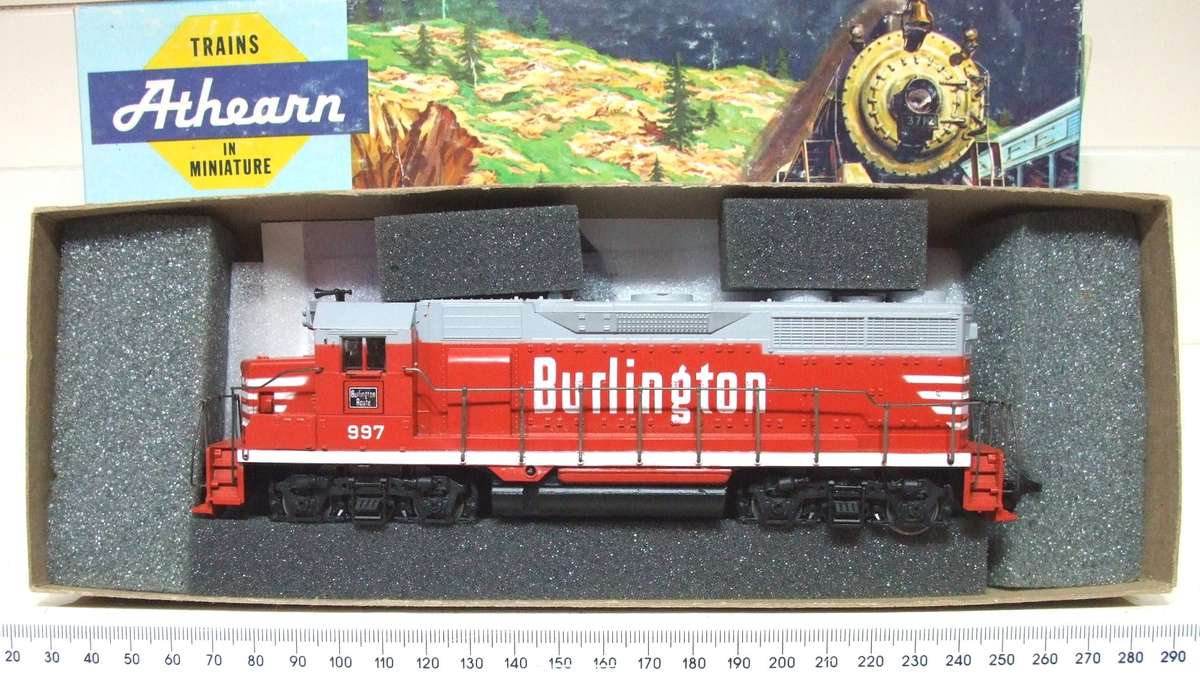 ATHEARN HO: BURLINGTON  3441ATH U30B GE 153 Diesel Loco in New Old Stock Boxed condition.(USA)