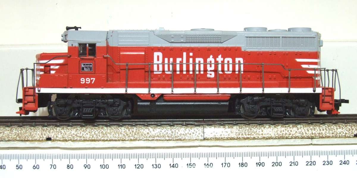 ATHEARN HO: BURLINGTON  3441ATH U30B GE 153 Diesel Loco in New Old Stock Boxed condition.(USA)