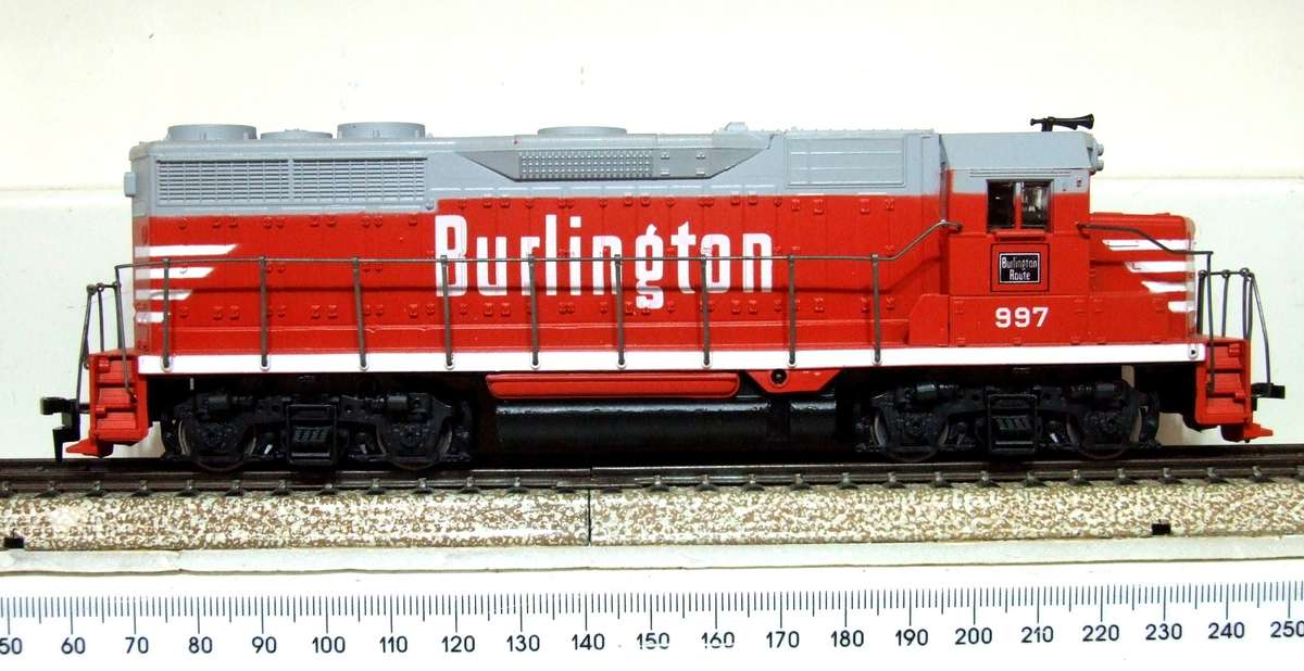 ATHEARN HO: BURLINGTON  3441ATH U30B GE 153 Diesel Loco in New Old Stock Boxed condition.(USA)