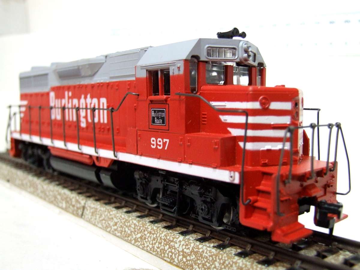ATHEARN HO: BURLINGTON  3441ATH U30B GE 153 Diesel Loco in New Old Stock Boxed condition.(USA)