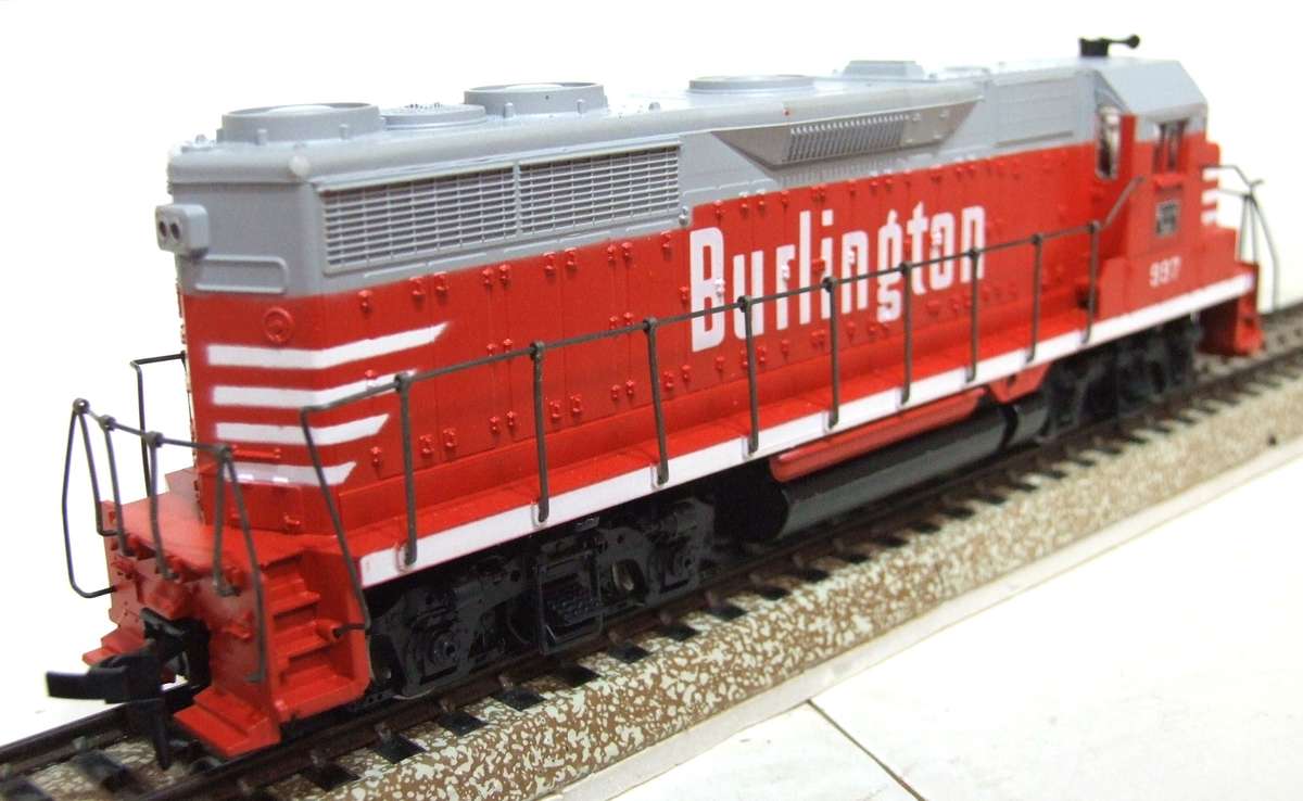 ATHEARN HO: BURLINGTON  3441ATH U30B GE 153 Diesel Loco in New Old Stock Boxed condition.(USA)