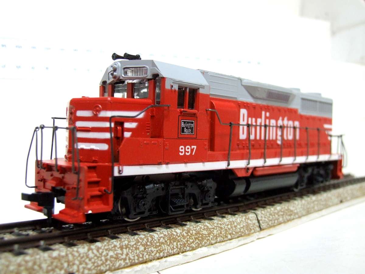 ATHEARN HO: BURLINGTON  3441ATH U30B GE 153 Diesel Loco in New Old Stock Boxed condition.(USA)