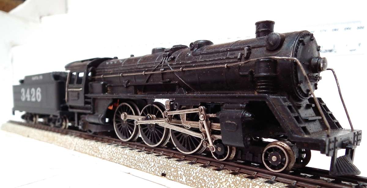 FLEISCHMANN HO: Heavy All Metal Vintage 4-6-2 Steam Loco with Tender in Good Running Condition.