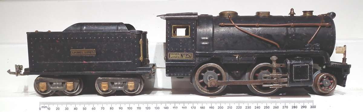 LIONEL O:  Vintage Pre-War 2-4-0 Steam Loco and Tender in Fair Used, condition(USA)