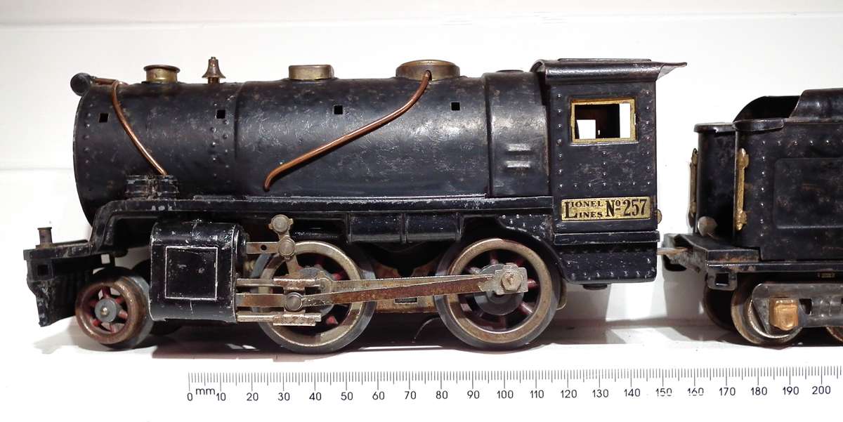 LIONEL O:  Vintage Pre-War 2-4-0 Steam Loco and Tender in Fair Used, condition(USA)