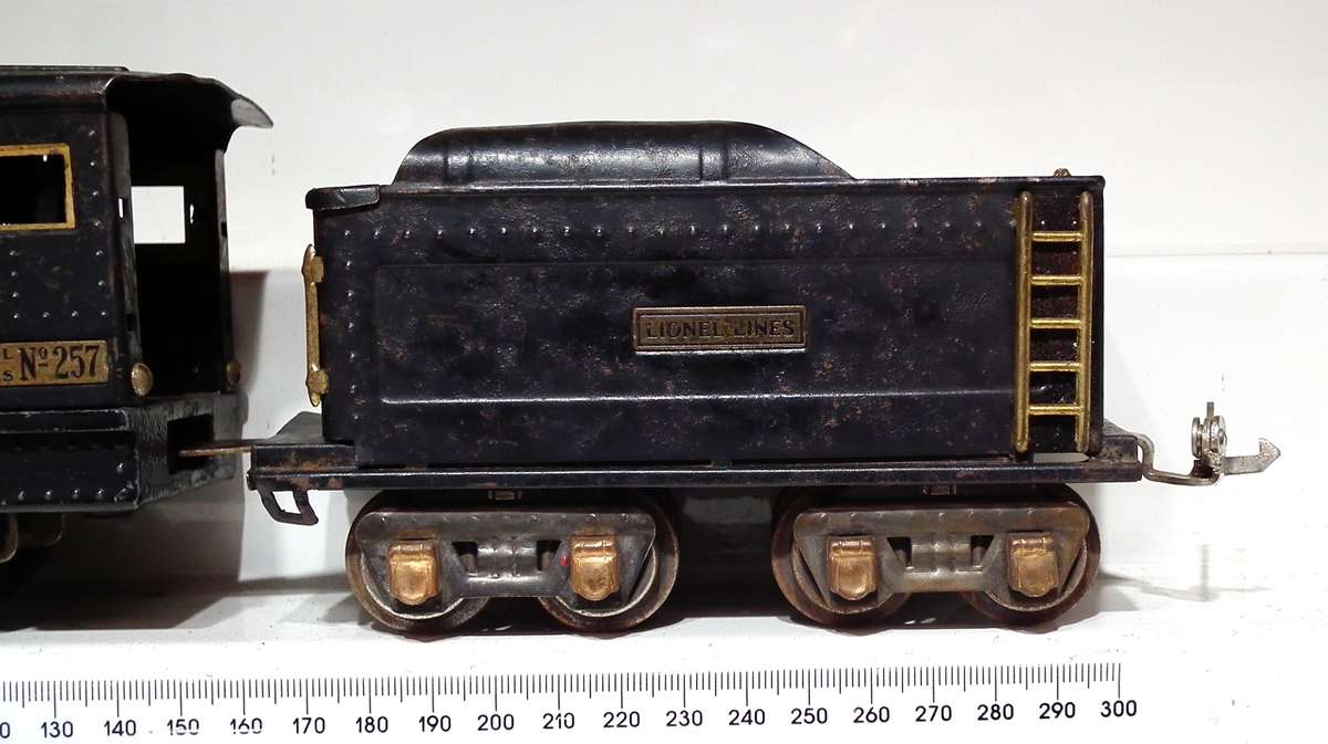 LIONEL O:  Vintage Pre-War 2-4-0 Steam Loco and Tender in Fair Used, condition(USA)