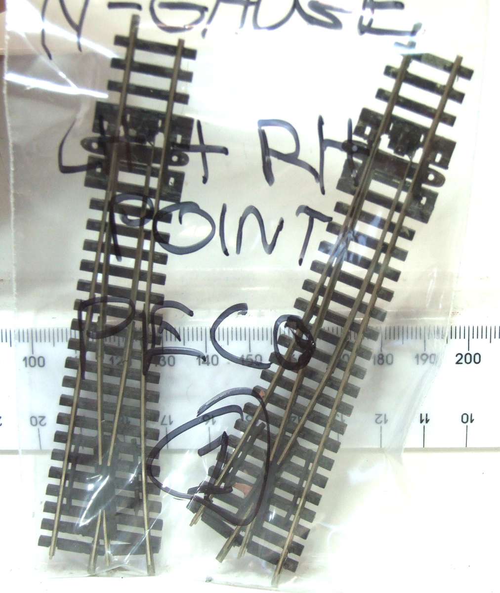 PECO N: These Nickel Silver Points LH + RH are up for Auction in GOOD Used Condition.(England)