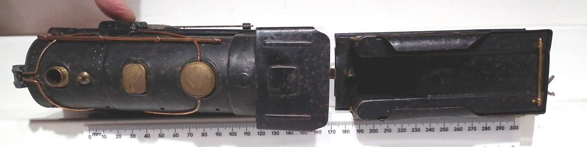 LIONEL O:  Vintage Pre-War 2-4-0 Steam Loco and Tender in Fair Used, condition(USA)