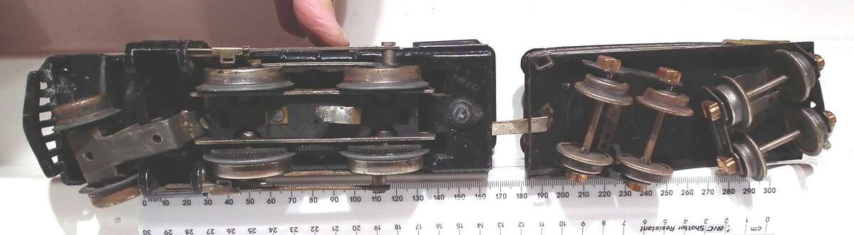 LIONEL O:  Vintage Pre-War 2-4-0 Steam Loco and Tender in Fair Used, condition(USA)