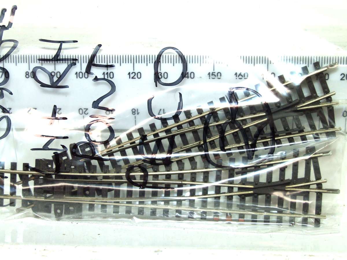 PECO N: These Nickel Silver Points LH + RH are up for Auction in GOOD Used Condition.(England)