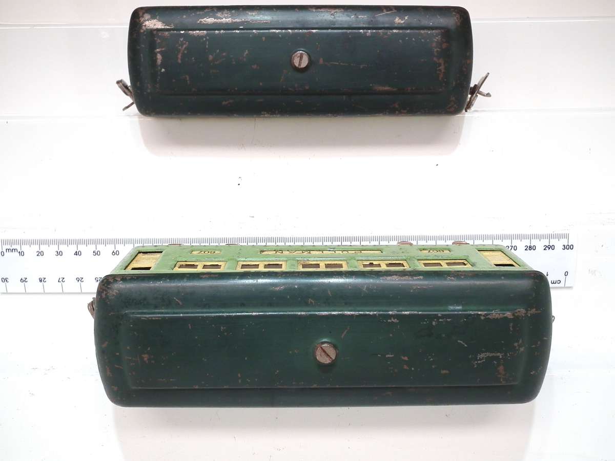 LIONEL O: Pre-War "PULLMAN" Passenger Coaches in Fair Used condition(USA)