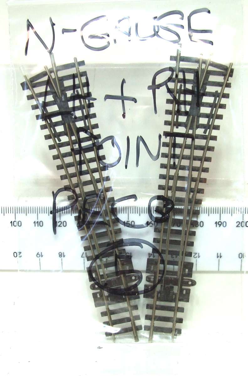 PECO N: These Nickel Silver Points LH + RH are up for Auction in GOOD Used Condition.(England)
