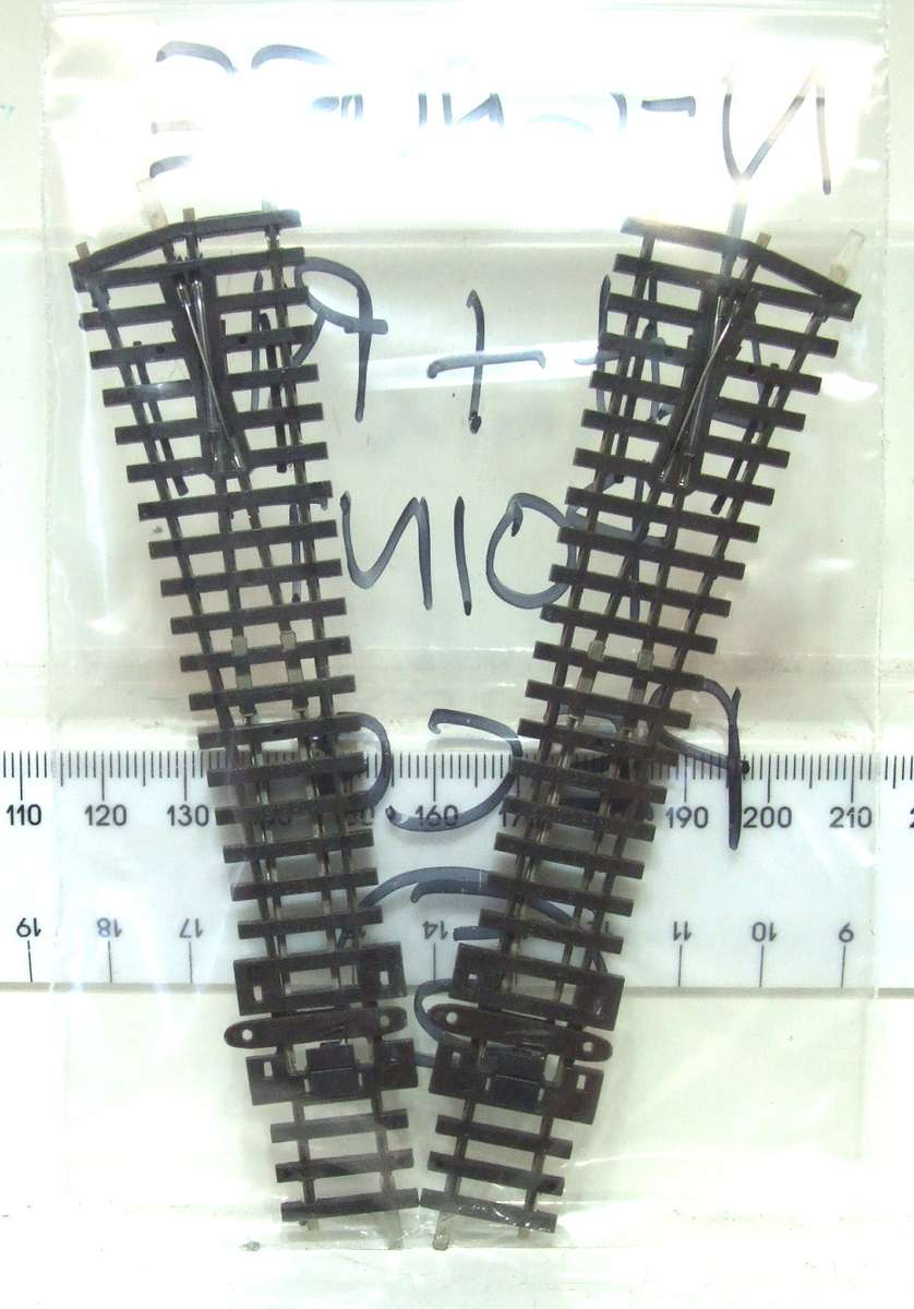 PECO N: These Nickel Silver Points LH + RH are up for Auction in GOOD Used Condition.(England)