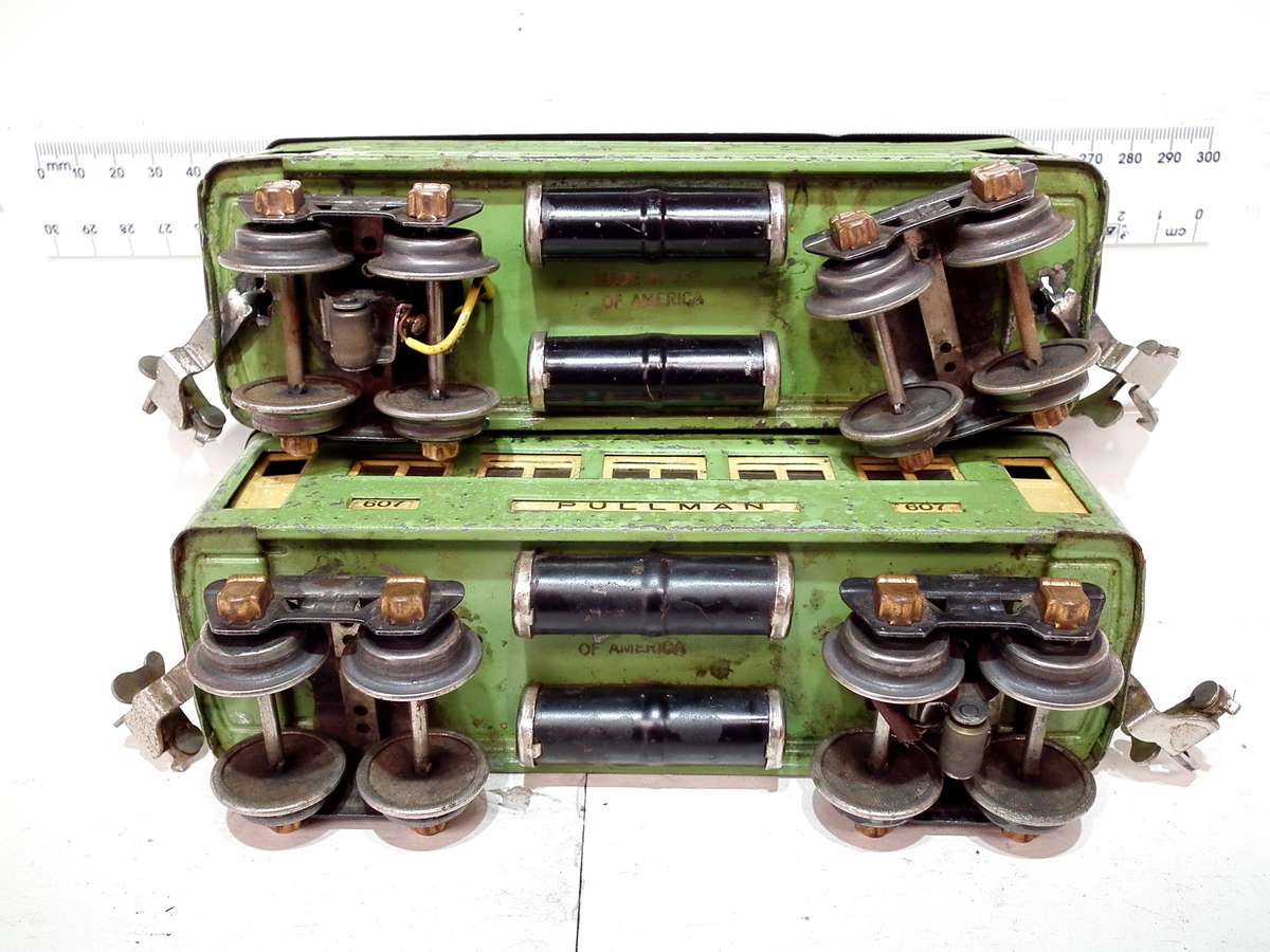 LIONEL O: Pre-War "PULLMAN" Passenger Coaches in Fair Used condition(USA)