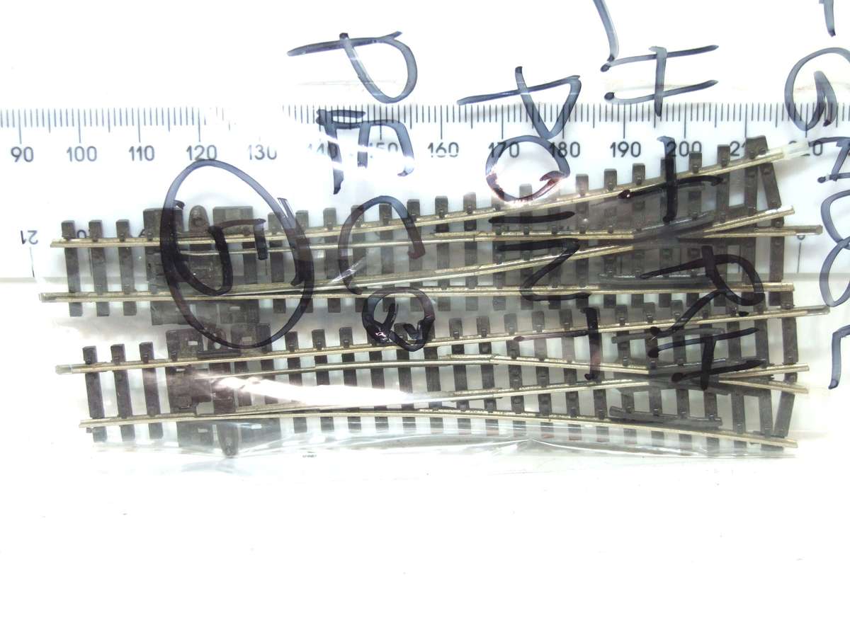 PECO N: These Nickel Silver Points LH + RH are up for Auction in GOOD Used Condition.(England)