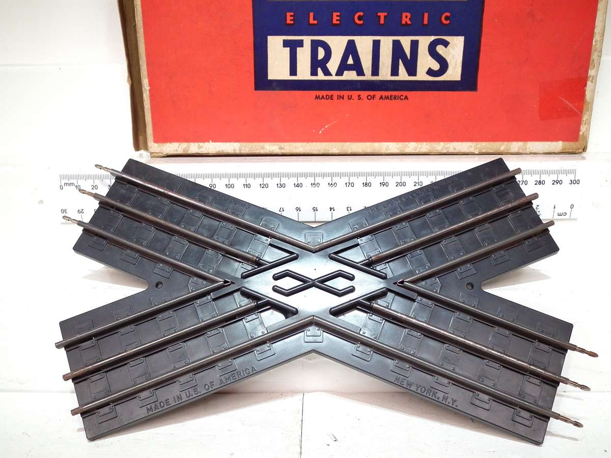 LIONEL O:  Vintage 3 Rail Figure Eight Crossover Metal Track in Fair Used, boxed Condition(USA)