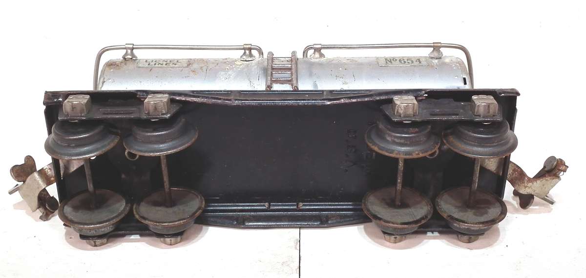 LIONEL O: Pre-War Single Dome Tank Car in Fair Used, Un-boxed condition(USA)