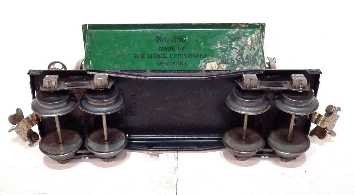 LIONEL O: Pre-War Coal Side Tipper Car(659) with Coal Load in Fair Used condition(USA)