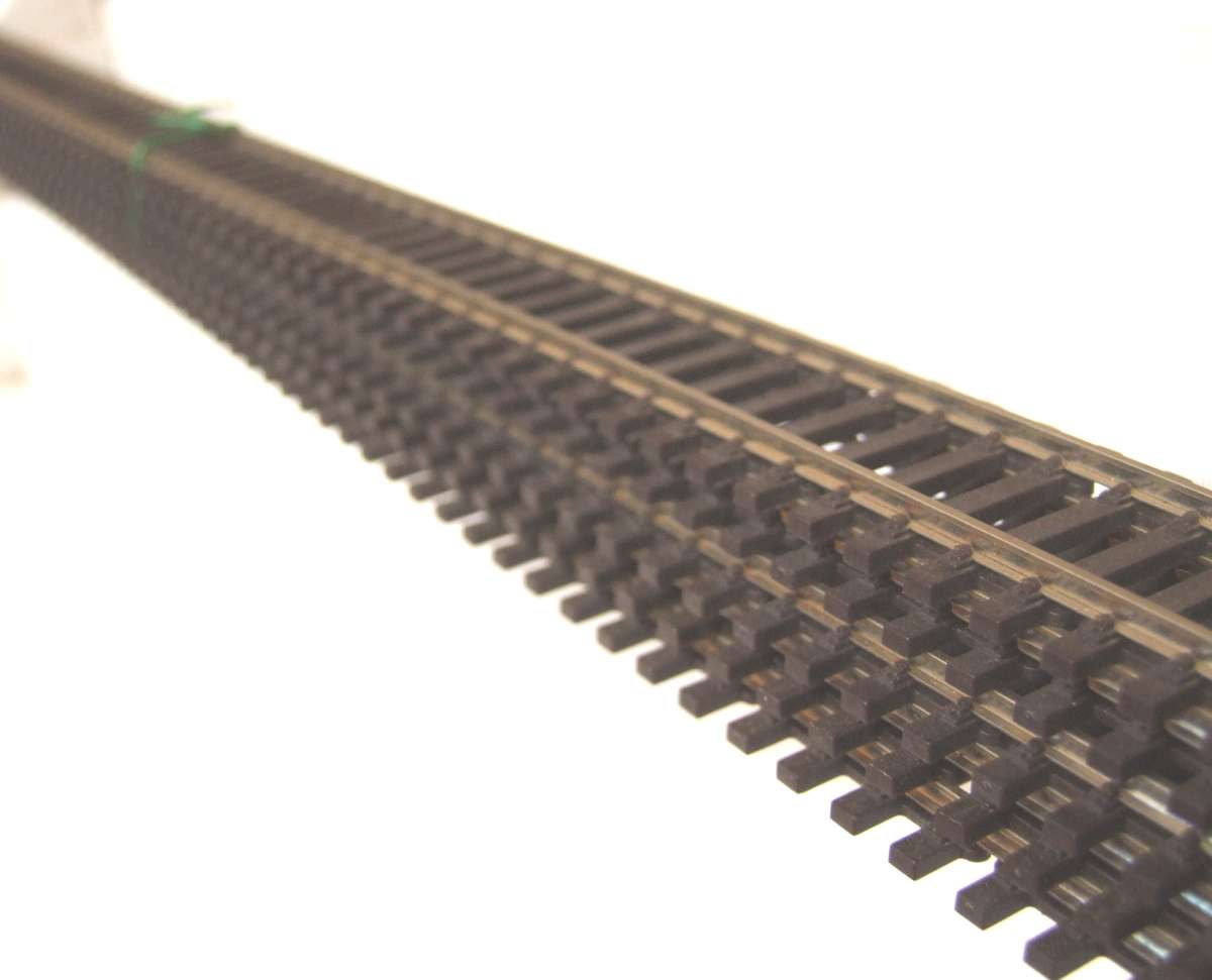 PECO STREAMLINE HO/OO: This 5pc Nickel Silver Flex Track is in Like New Un-Used Condition.(England)